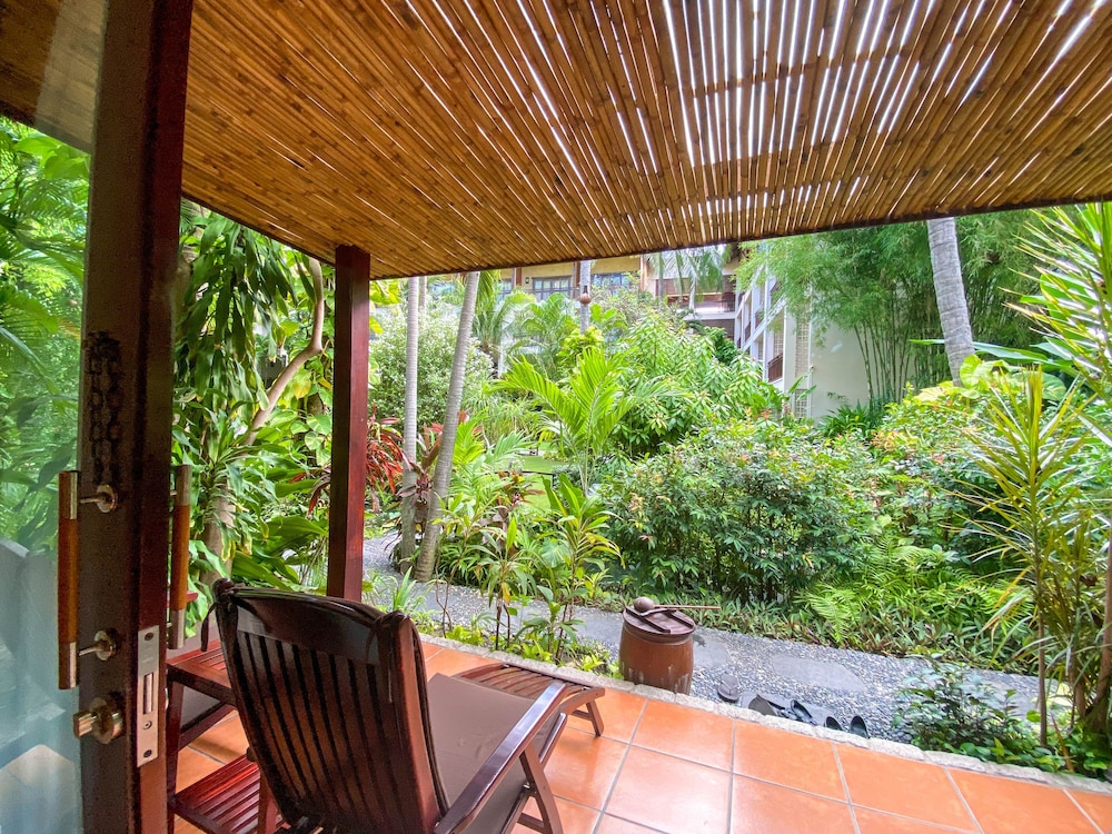 Serene Oasic Bungalow - Photo 5