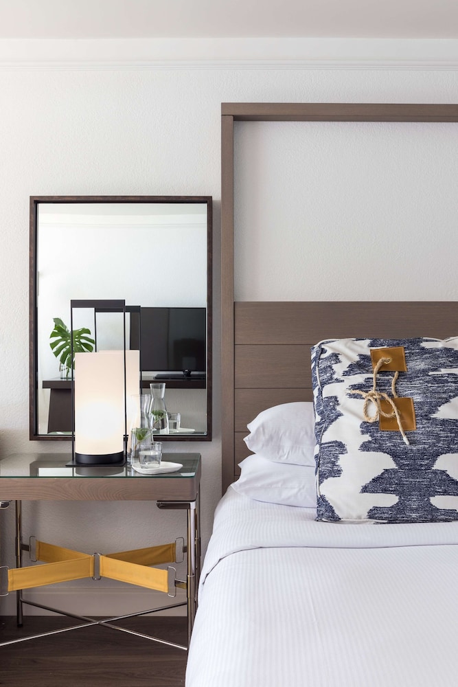 Room, 2 Queen Beds (Partial Waterfront) - Photo 1