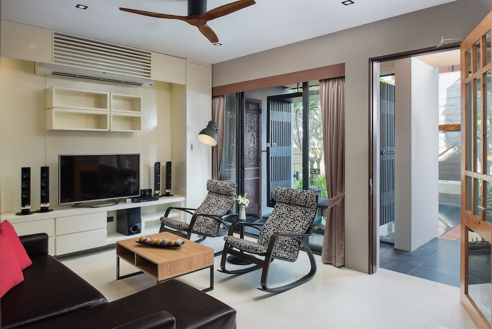 Two Bedroom Pool Residence - Photo 9