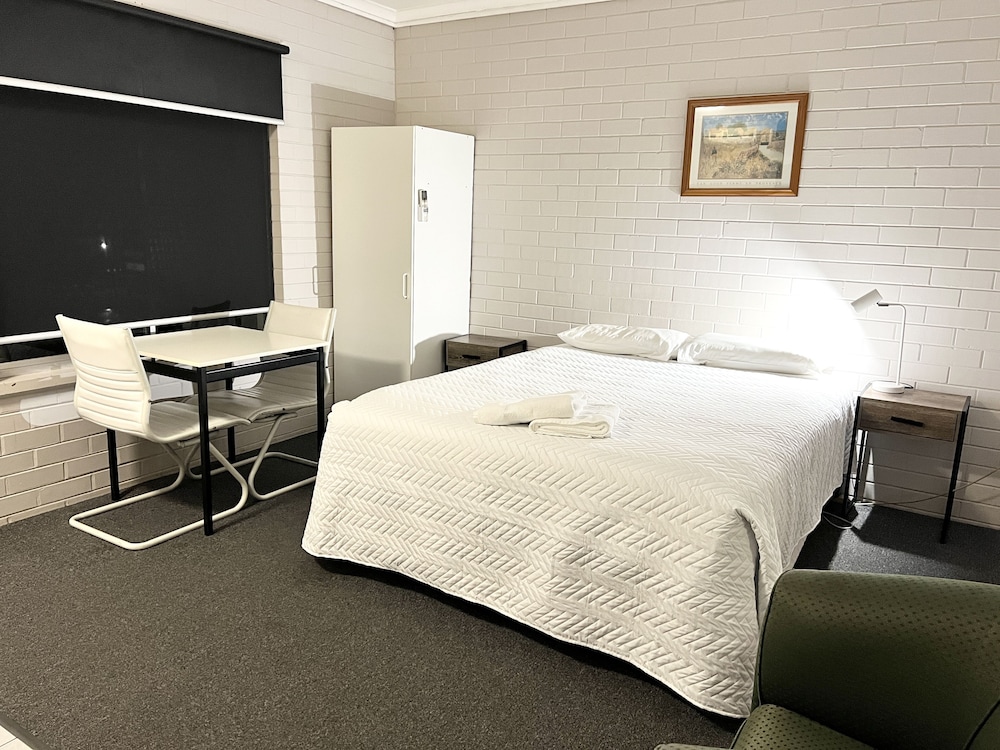 Standard Suite, 1 Bedroom, Non Smoking (Queen Room)