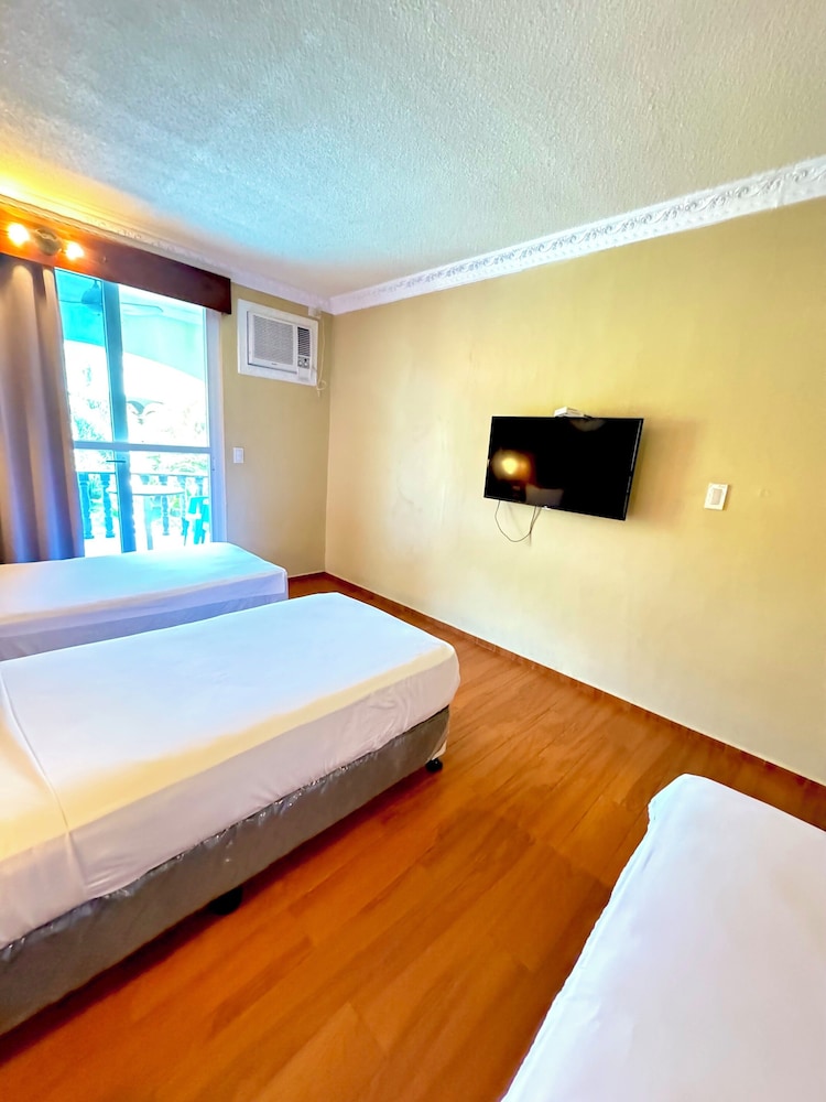 Family Triple Room, Multiple Beds, Non Smoking, Pool View photo 2
