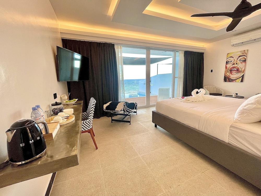 King Suite With Private Pool - Photo 5