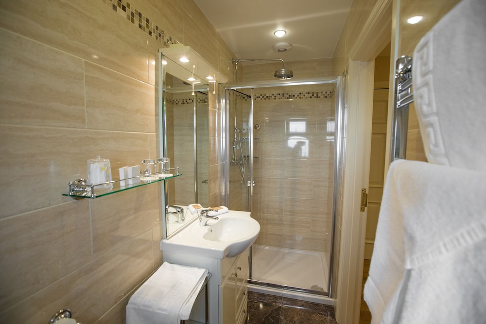 Deluxe Double Room Ensuite with Shower Sea View (Golf Course View - Room 7) photo 2