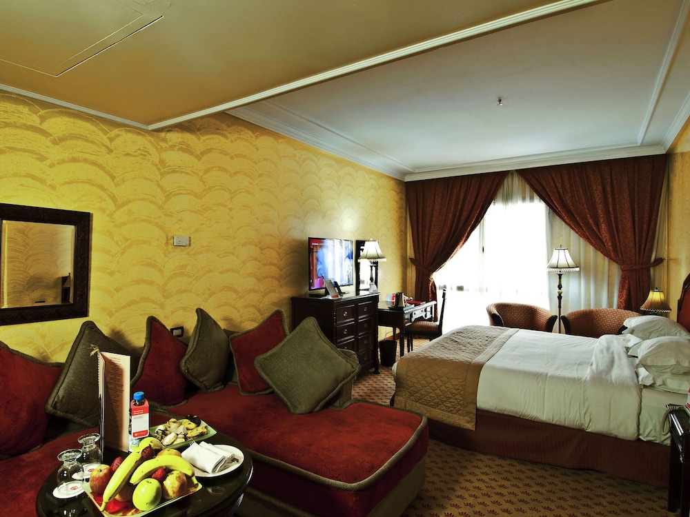 Royal Suite, 1 King Bed - Photo 10