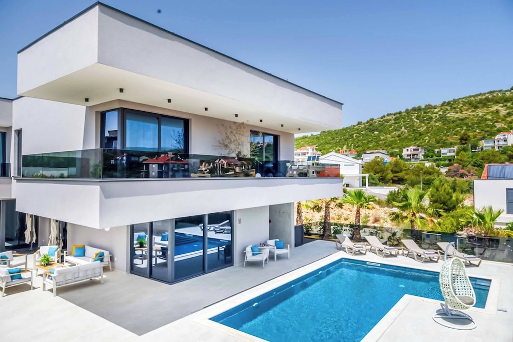 Villa (4 Bedrooms)