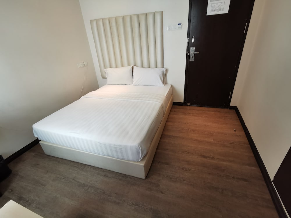 Standard Double Room (No View)