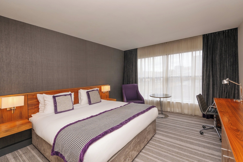 Standard Room, 1 King Bed, Club Lounge Access