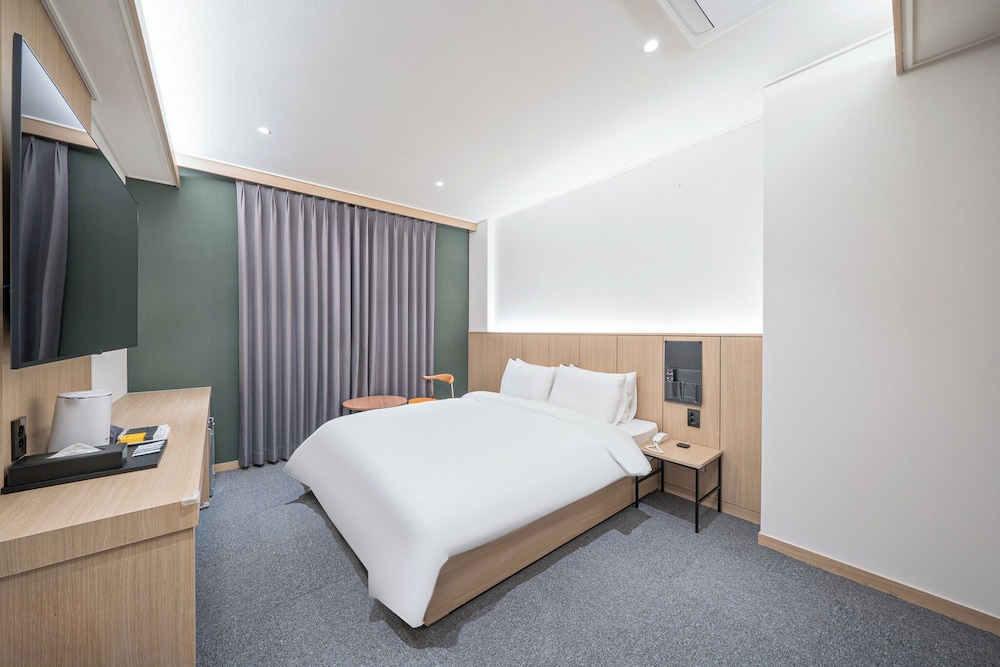 Deluxe Double Room, City View