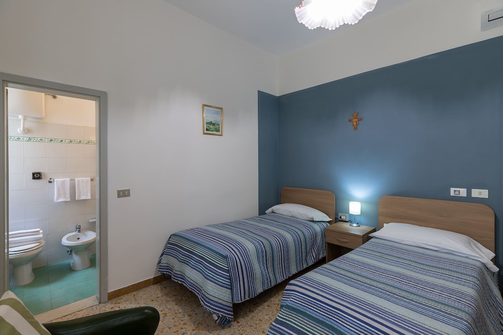 Classic Double or Twin Room, Non Smoking