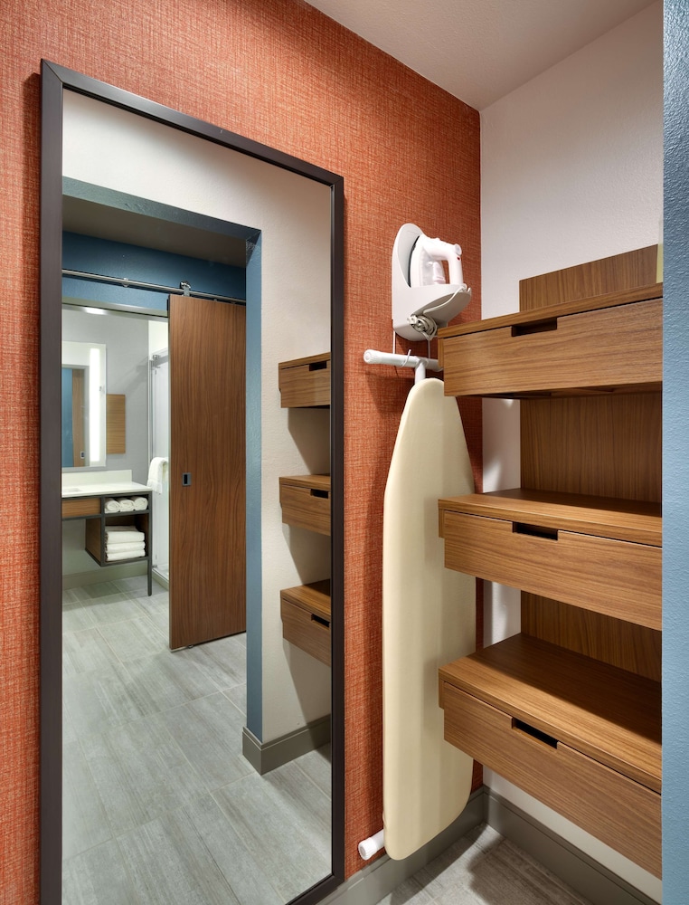 Suite, 1 Bedroom - Photo 4