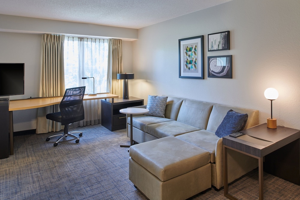 Suite, 1 Bedroom - Photo 1