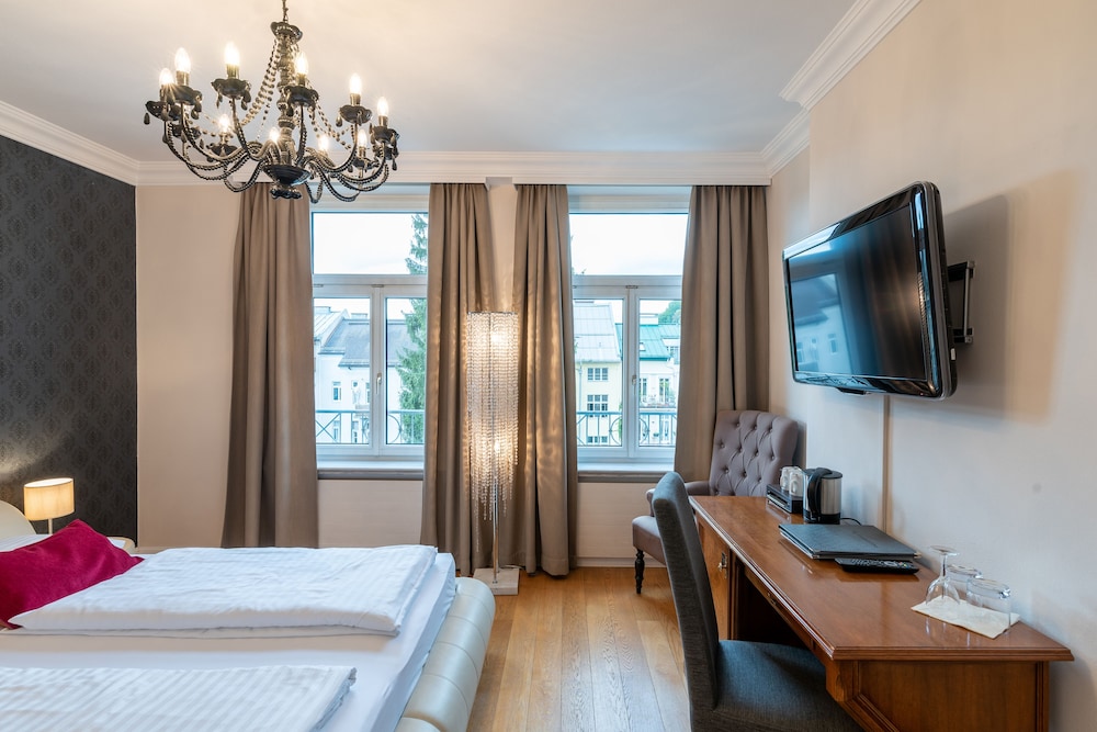 Standard Double Room, 1 King Bed, Non Smoking (Residence) photo 3