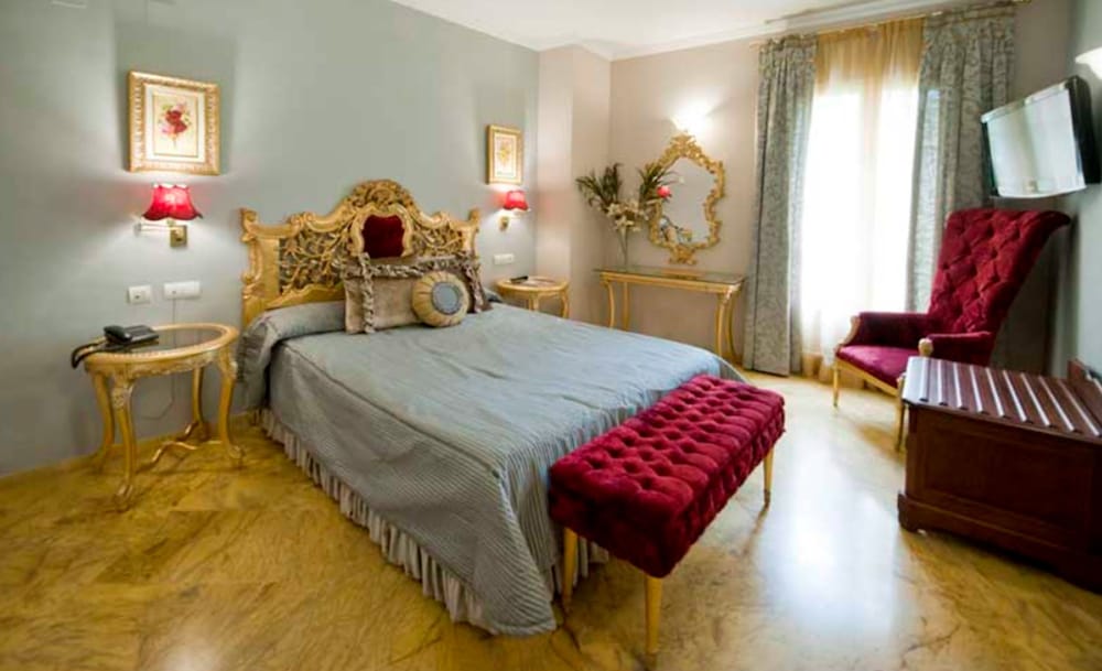 Deluxe Double Room, Balcony - Photo 20