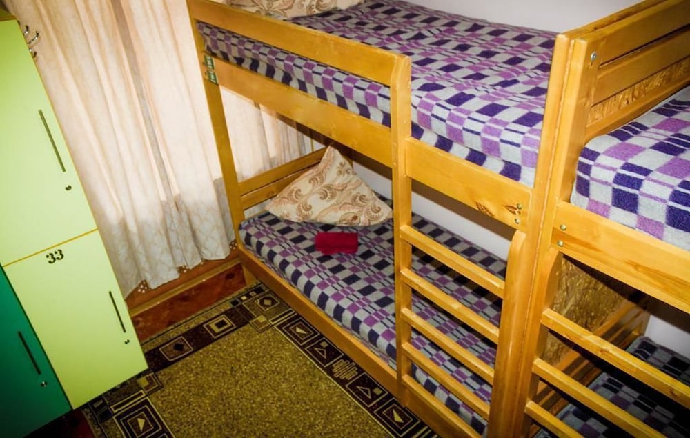 Shared Dormitory, Men only