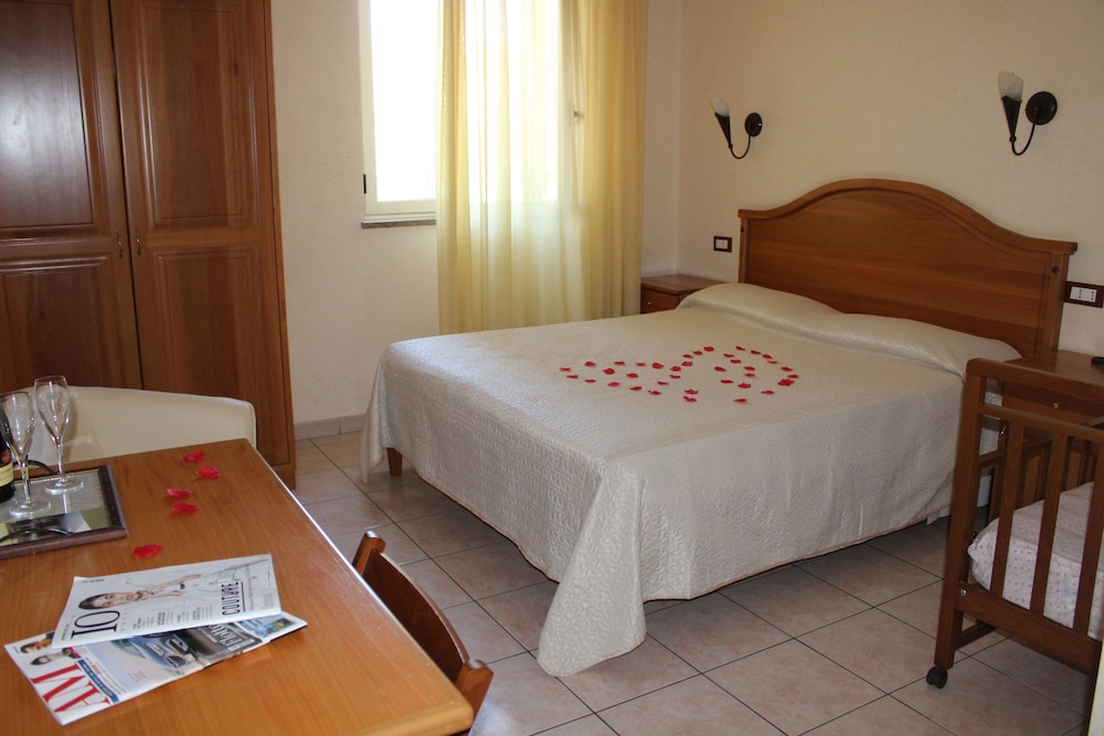 Basic Double or Twin Room photo 3