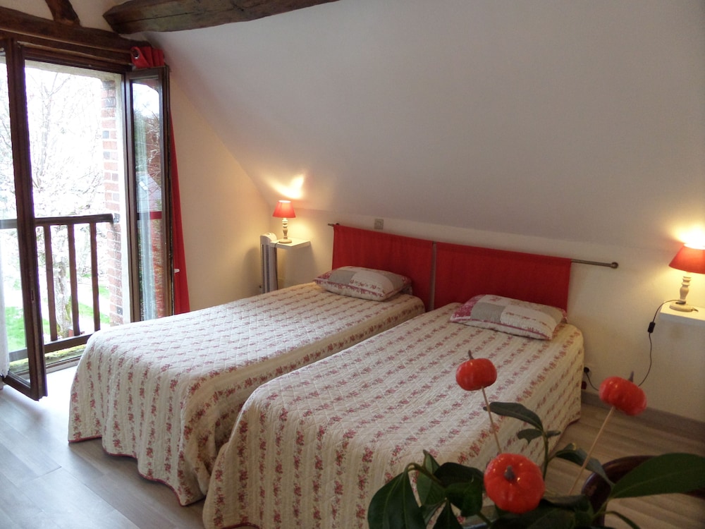 Double Room (Rose De La Vie)
