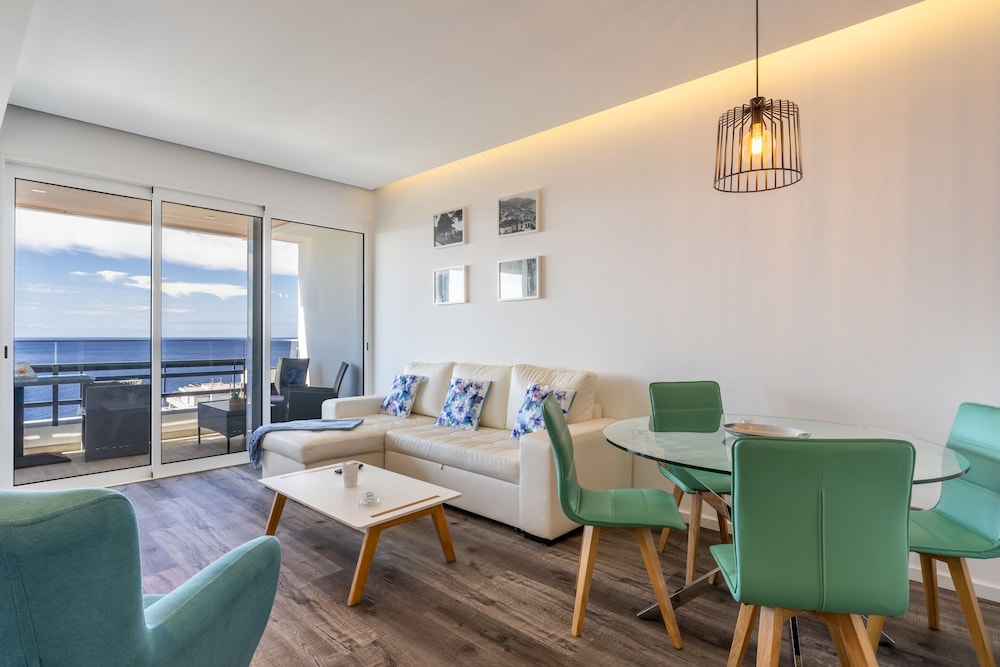City Apartment, 1 Bedroom, Ocean View, Oceanfront photo 3