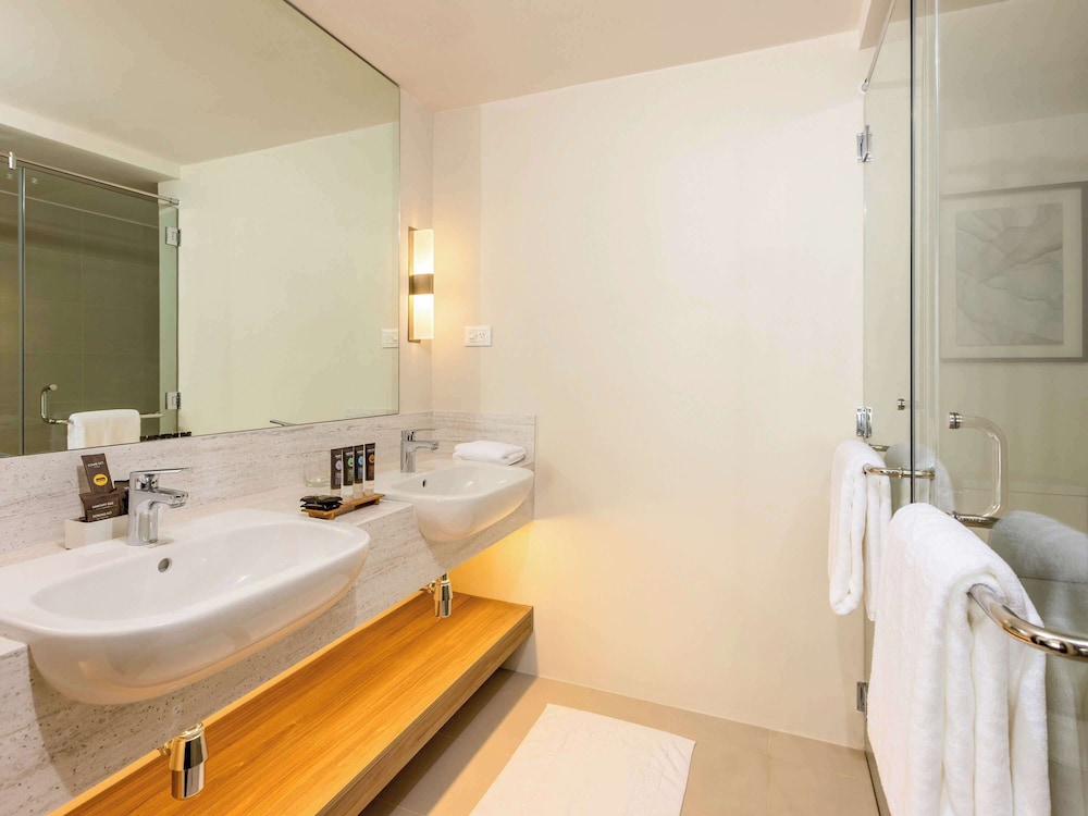 Deluxe Suite, 1 King Bed - Photo 6