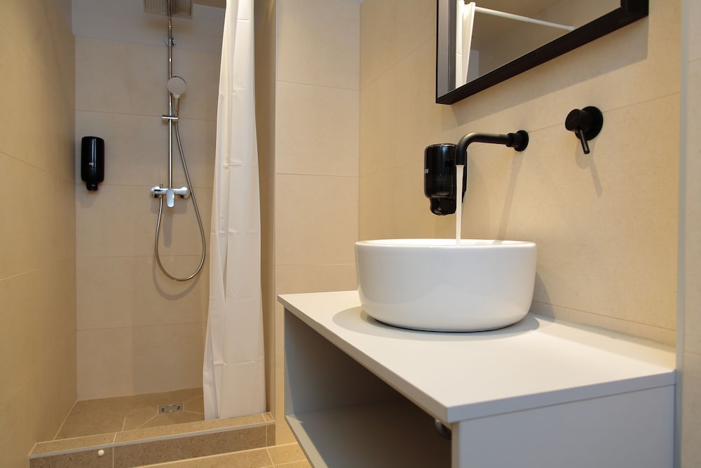 Standard Twin Room - Photo 5