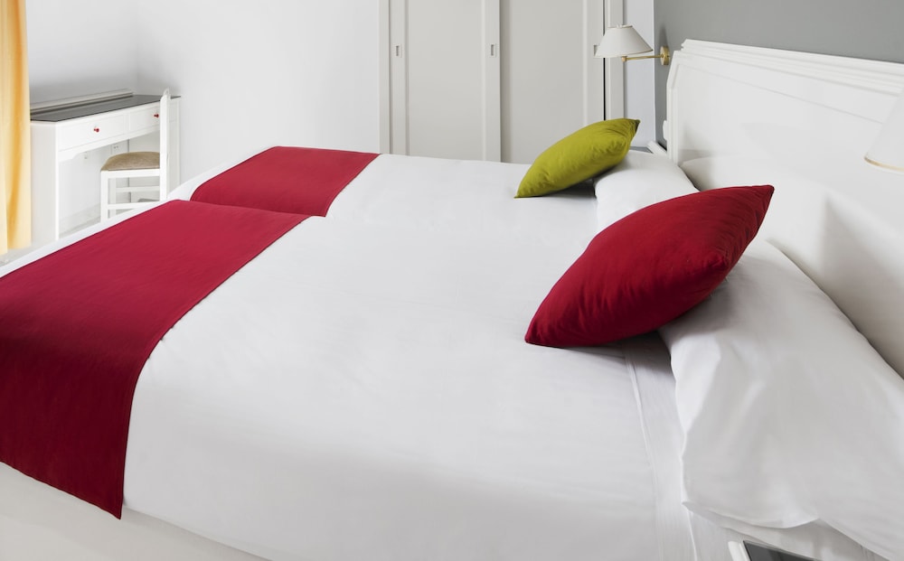 Deluxe Double Room Single Use, Sea View - Photo 4