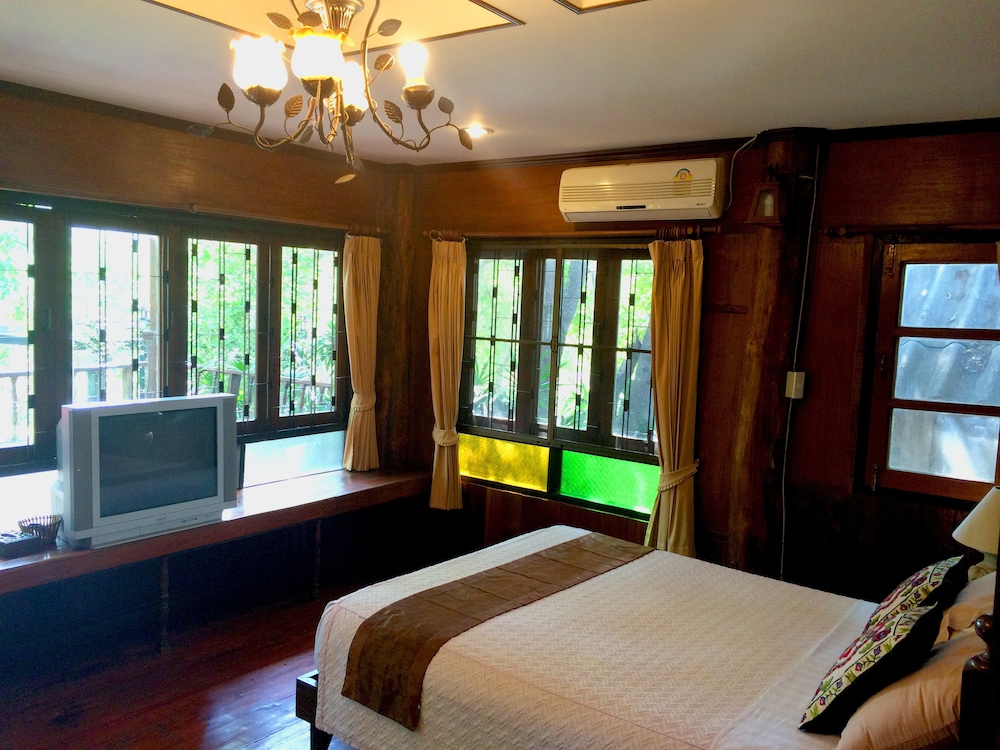 Villa photo 2