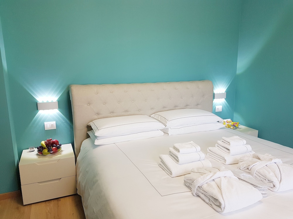 Deluxe Double Room, 1 King Bed, Garden View (Queen) photo 2