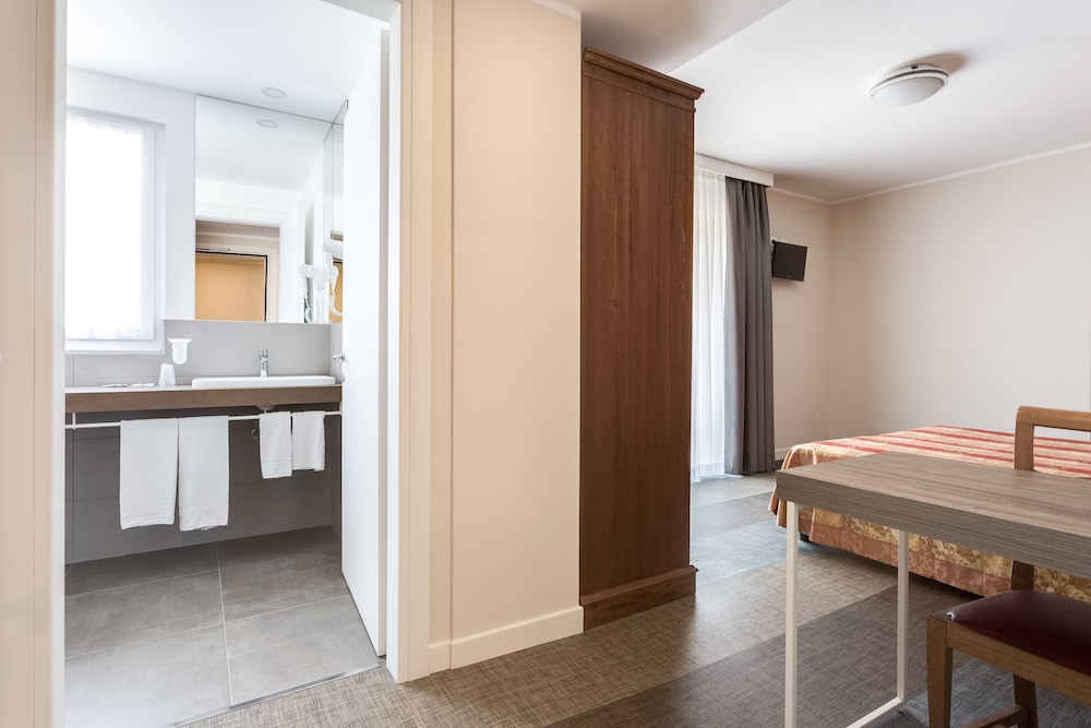 Superior Double or Twin Room, Balcony photo 2