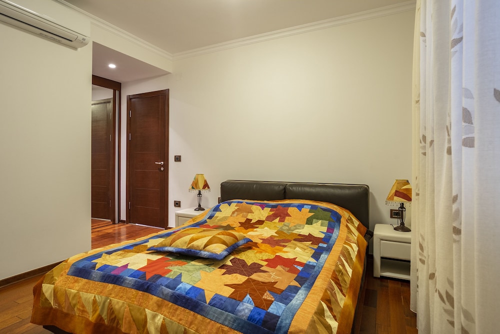 Basic Apartment, Sea View, Mountainside