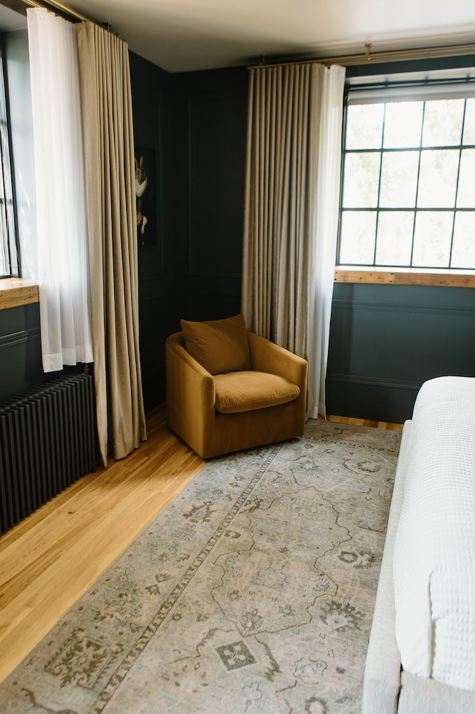 Room 1 - The Eugene - Photo 3