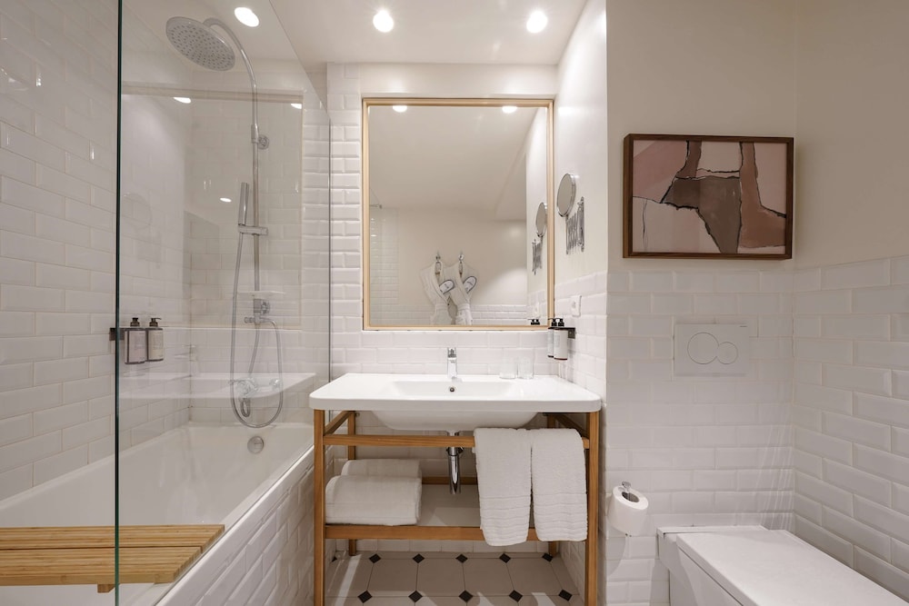 The Signature Extra double room for single use thumbnail 5