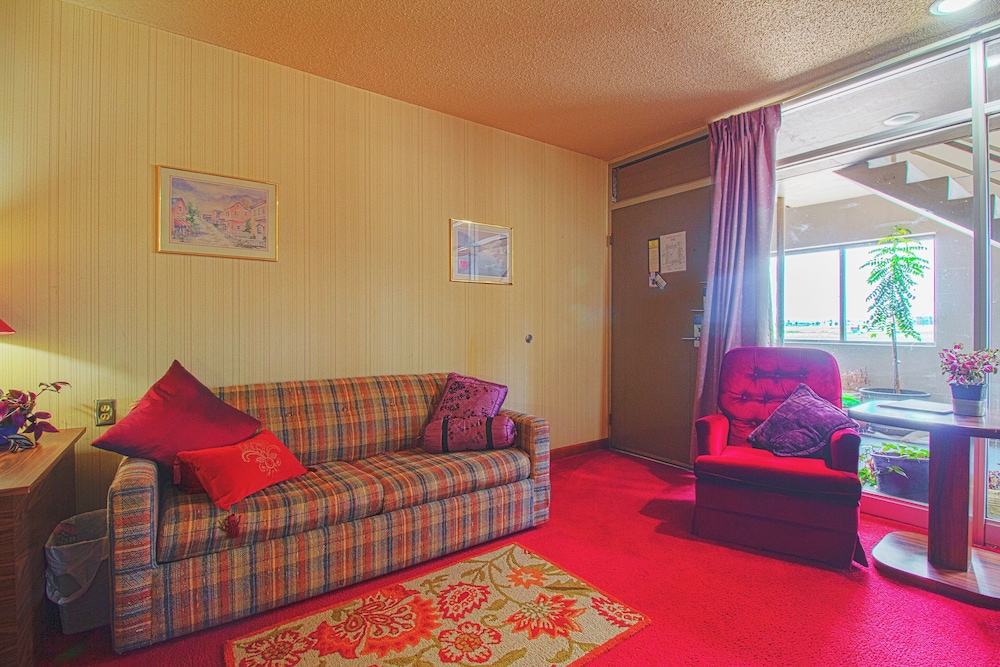 Suite, 1 King Bed - Photo 1