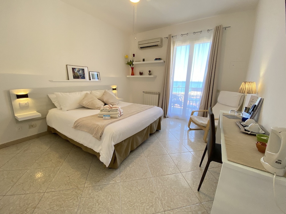 Double Room (with private external bathroom)