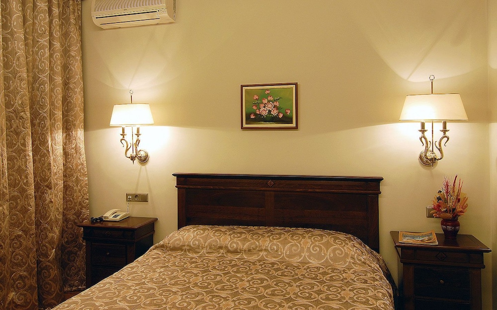 Superior Suite, Fireplace photo 3