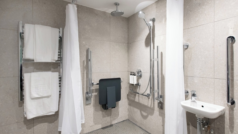 Standard Room, 1 Double Bed, Accessible (Walk in Shower) - Photo 1