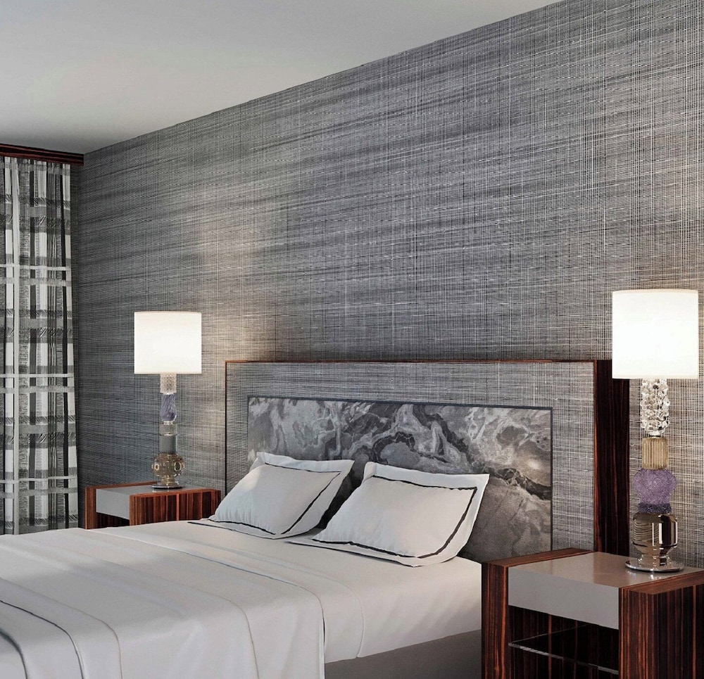 Deluxe Suite, Lake View