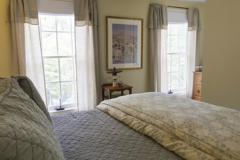 Classic Room, 1 Queen Bed - Skiing Included photo 1