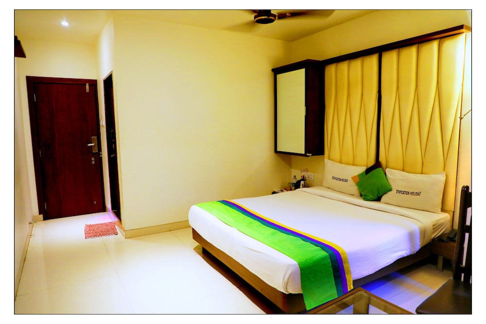 Standard Room, 1 Queen Bed, Non Smoking photo 3