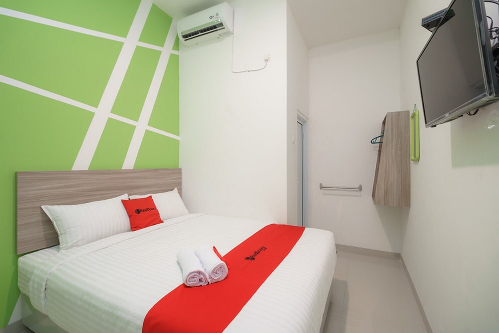 Double Room (RedDoorz) - Photo 3