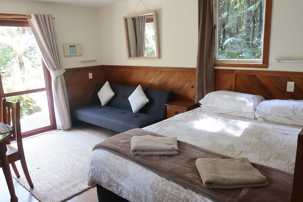 Standard Suite, 1 Double Bed with Sofa bed, Non Smoking, Kitchenette photo 2