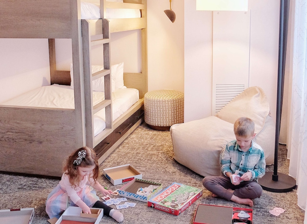 Junior Suite, 1 King Bed (Family) - Photo 5