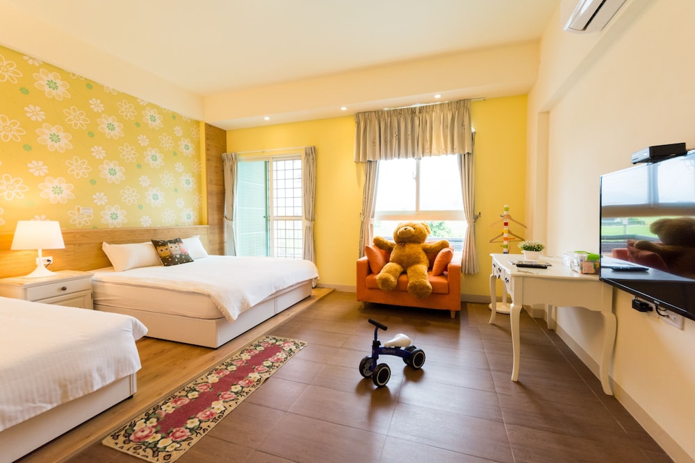 Comfort Quadruple Room, City View photo 1