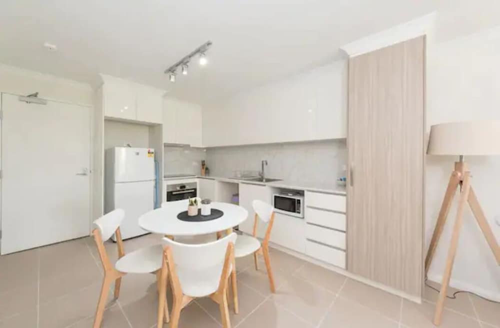 Modern 1 Bed and 1 Bath Standard Apartment photo 3