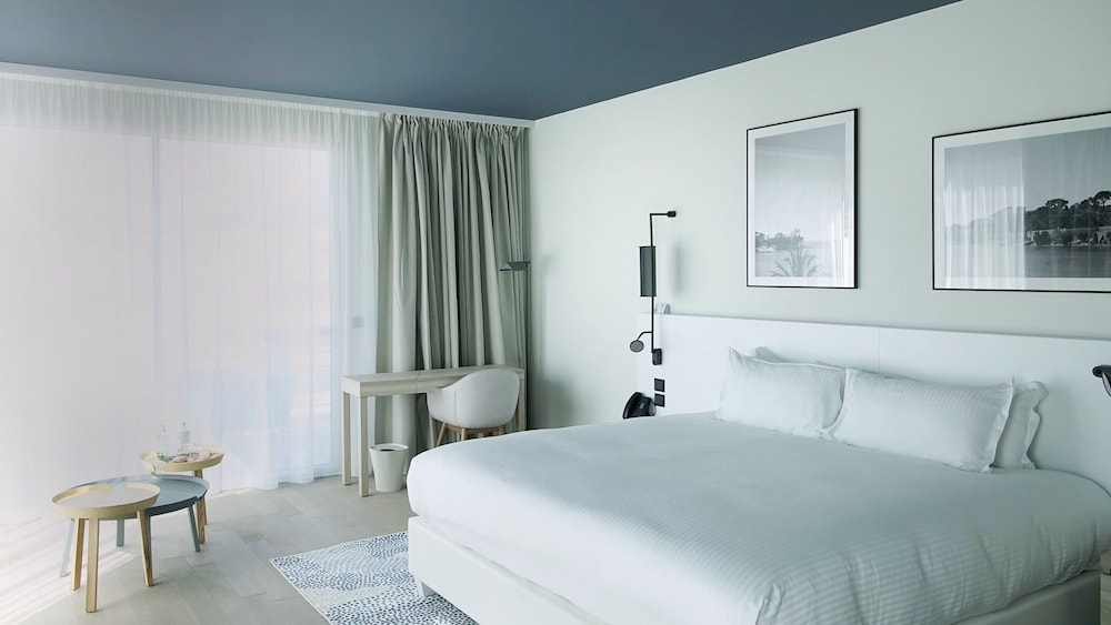 Suite, 1 King Bed - Photo 1