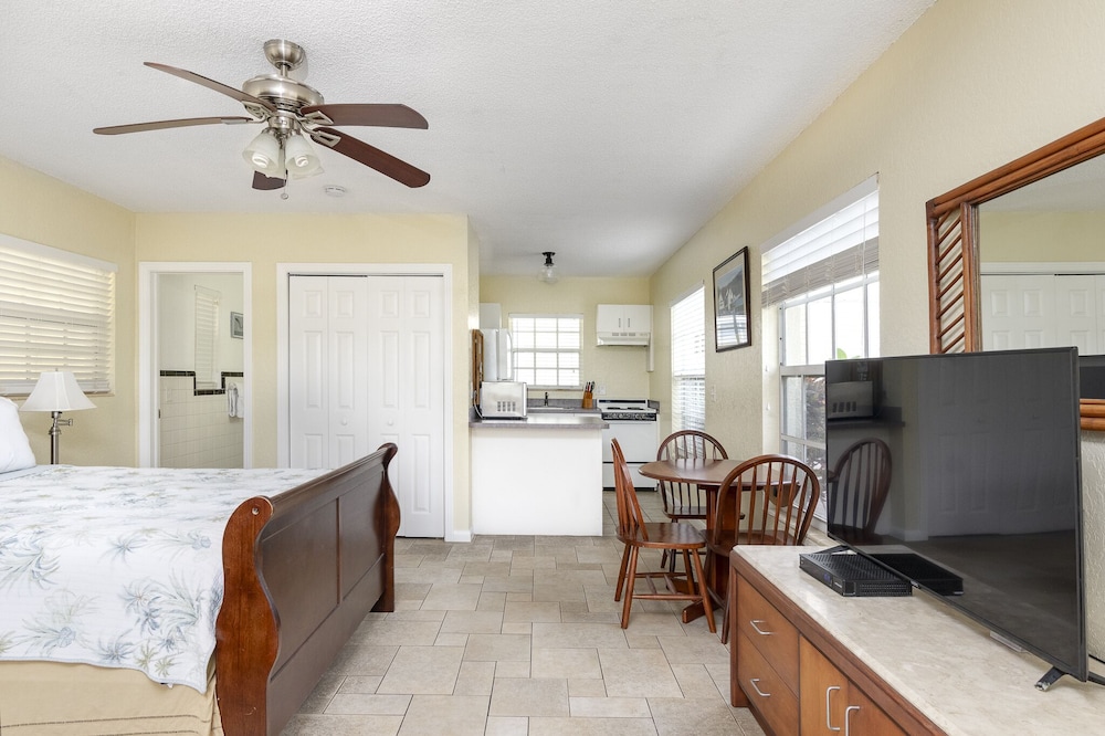 Cottage, 1 Queen Bed with Sofa bed (1 queen bed and 1 sleeper sofa) photo 2