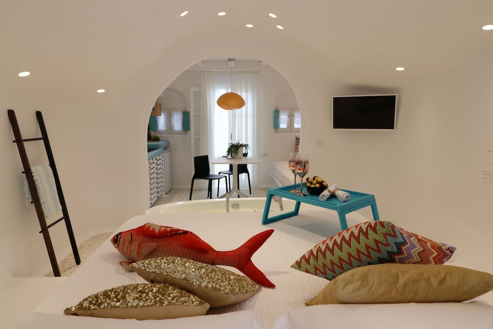 Grand Suite, 1 King Bed, Hot Tub, Garden View