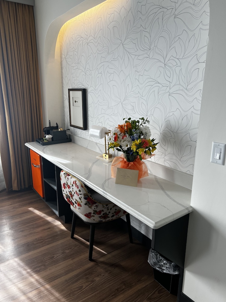 Suite, 1 King Bed - Photo 3