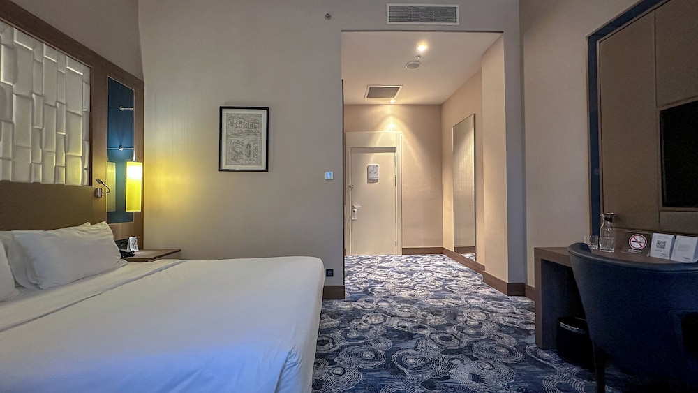 Deluxe Room, 1 Double Bed, Balcony photo 2