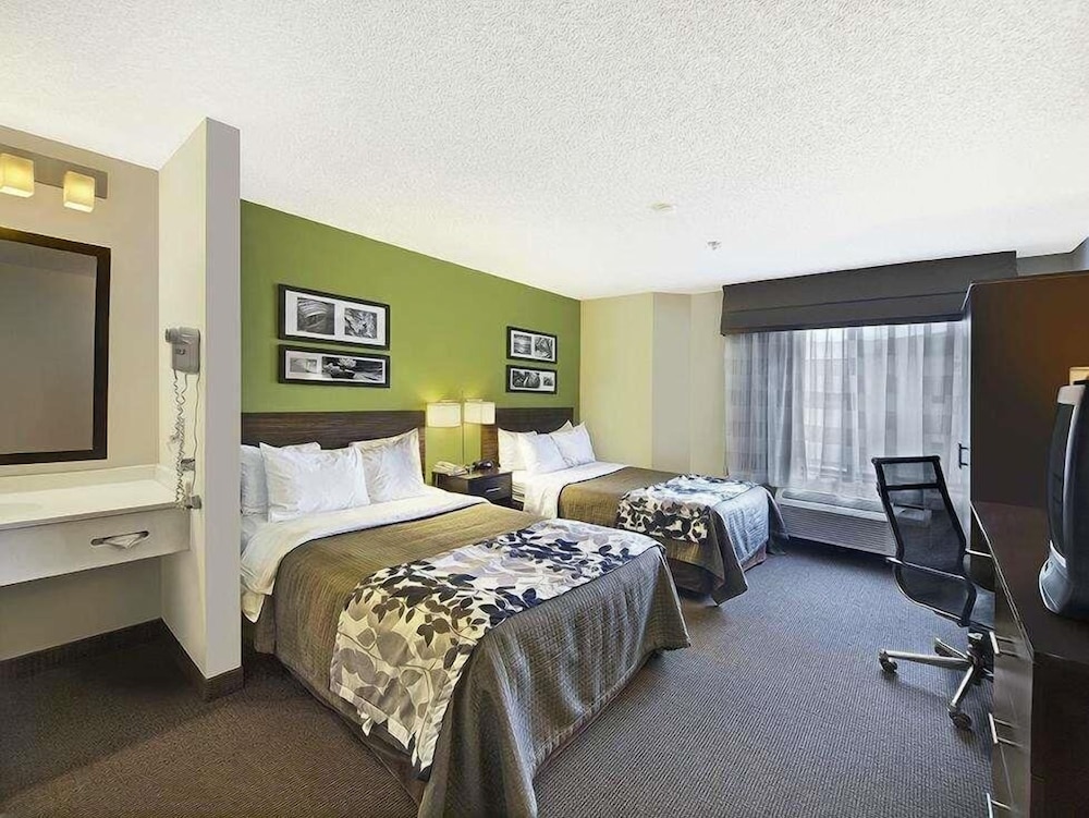 Room, 2 Queen Beds, Non Smoking - Photo 2