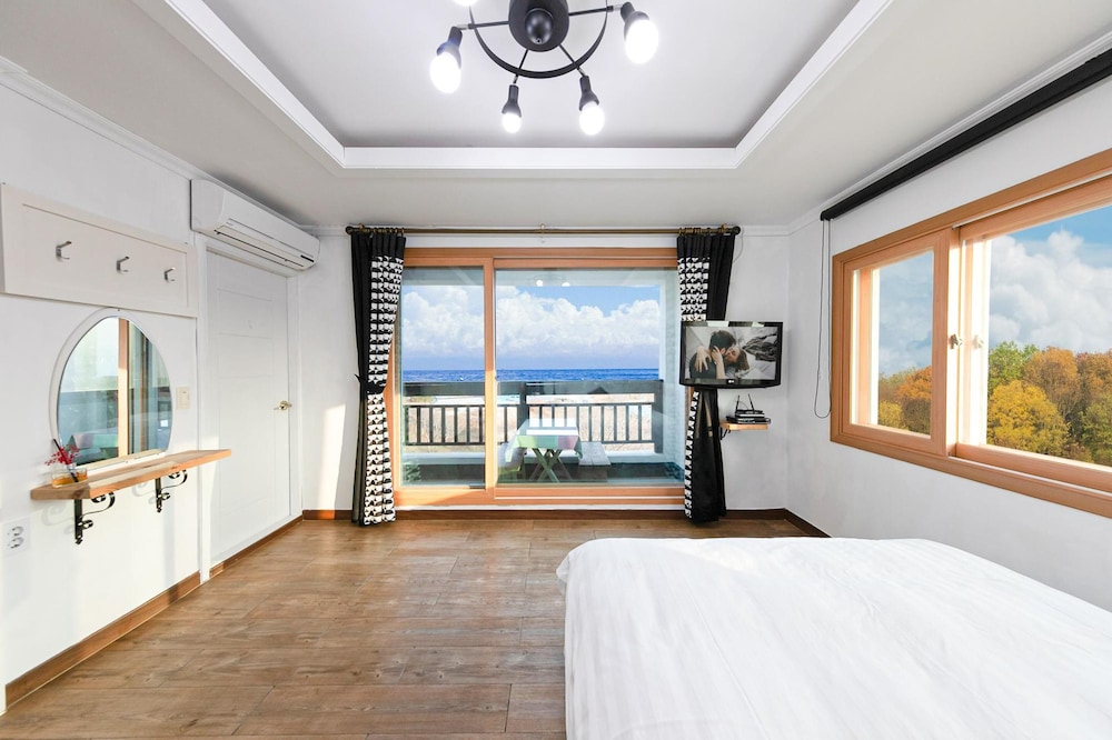 Basic Room, 1 Bedroom (Iris 304(Ocean View)) - Photo 1