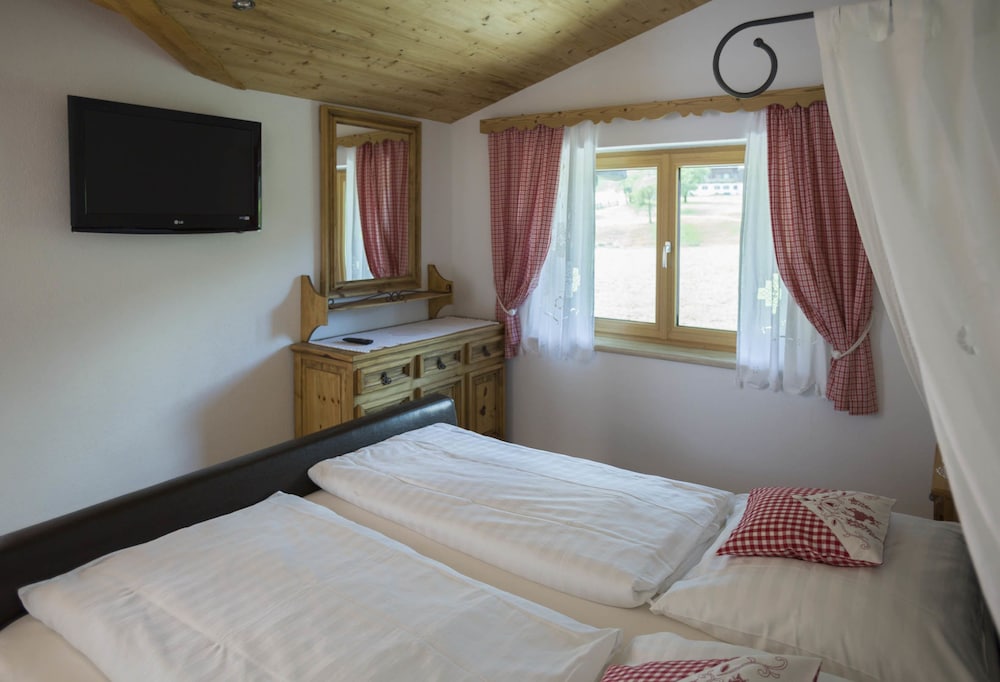 Chalet, 3 Bedrooms, Balcony, Mountain View photo 3
